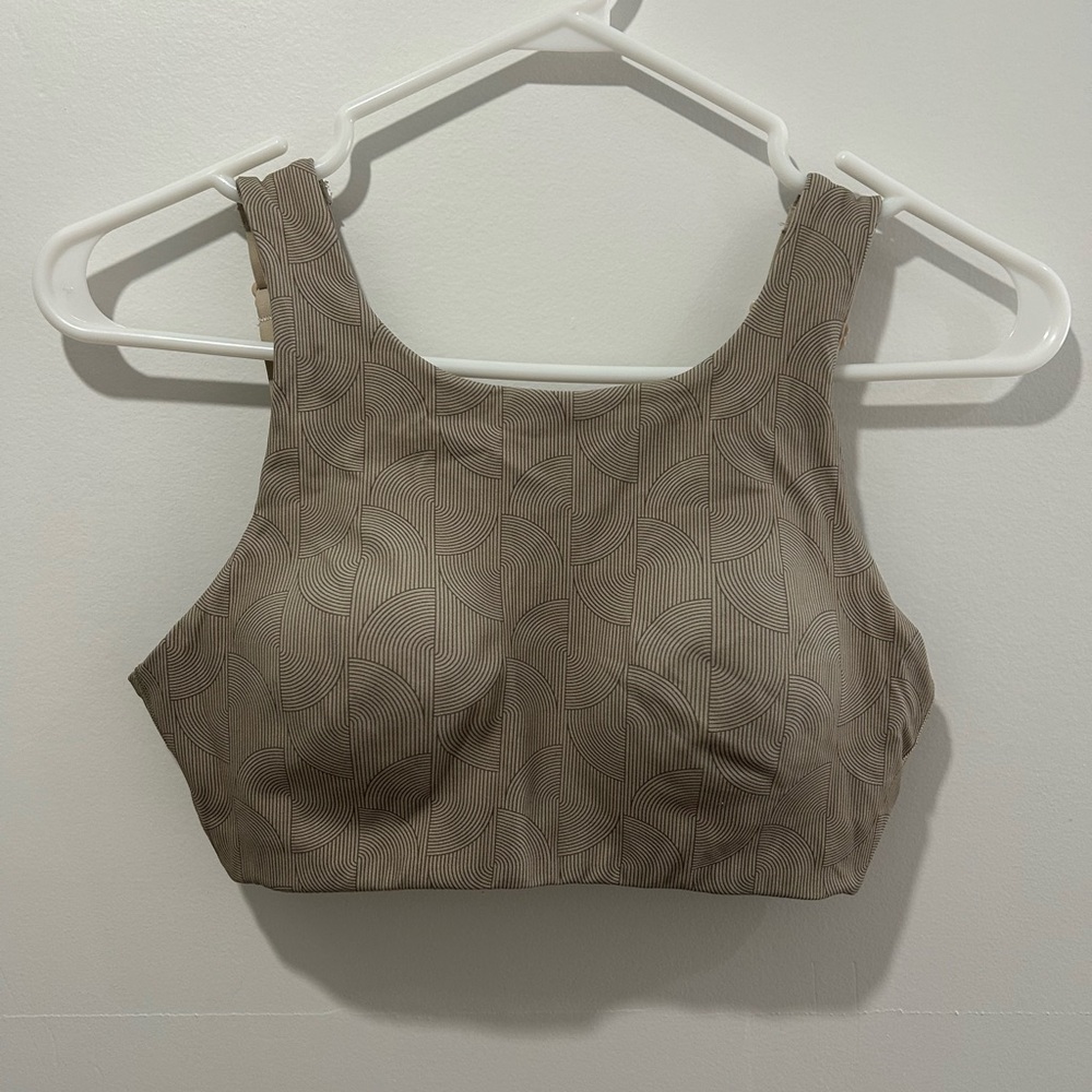High-Neck FWD Sports Bra
